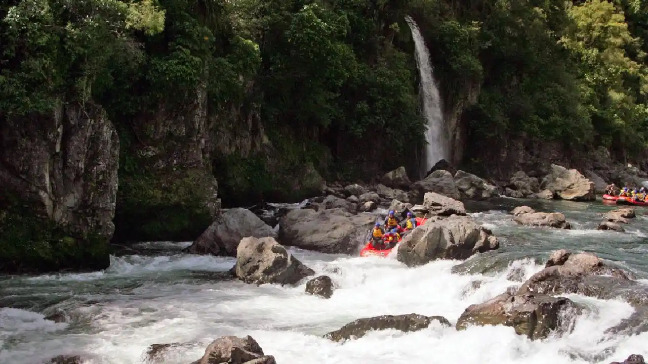 White Water Rafting New Zealand North vs South Island